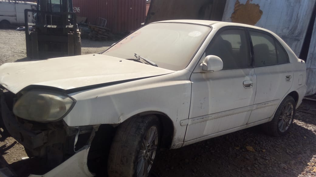 Hyundai ACCENT 2004    EN DESARME